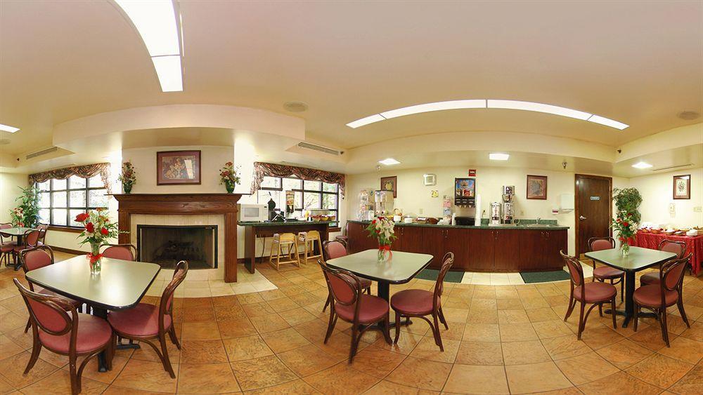 Clarion Inn & Suites Northwest Indianapolis Eksteriør billede