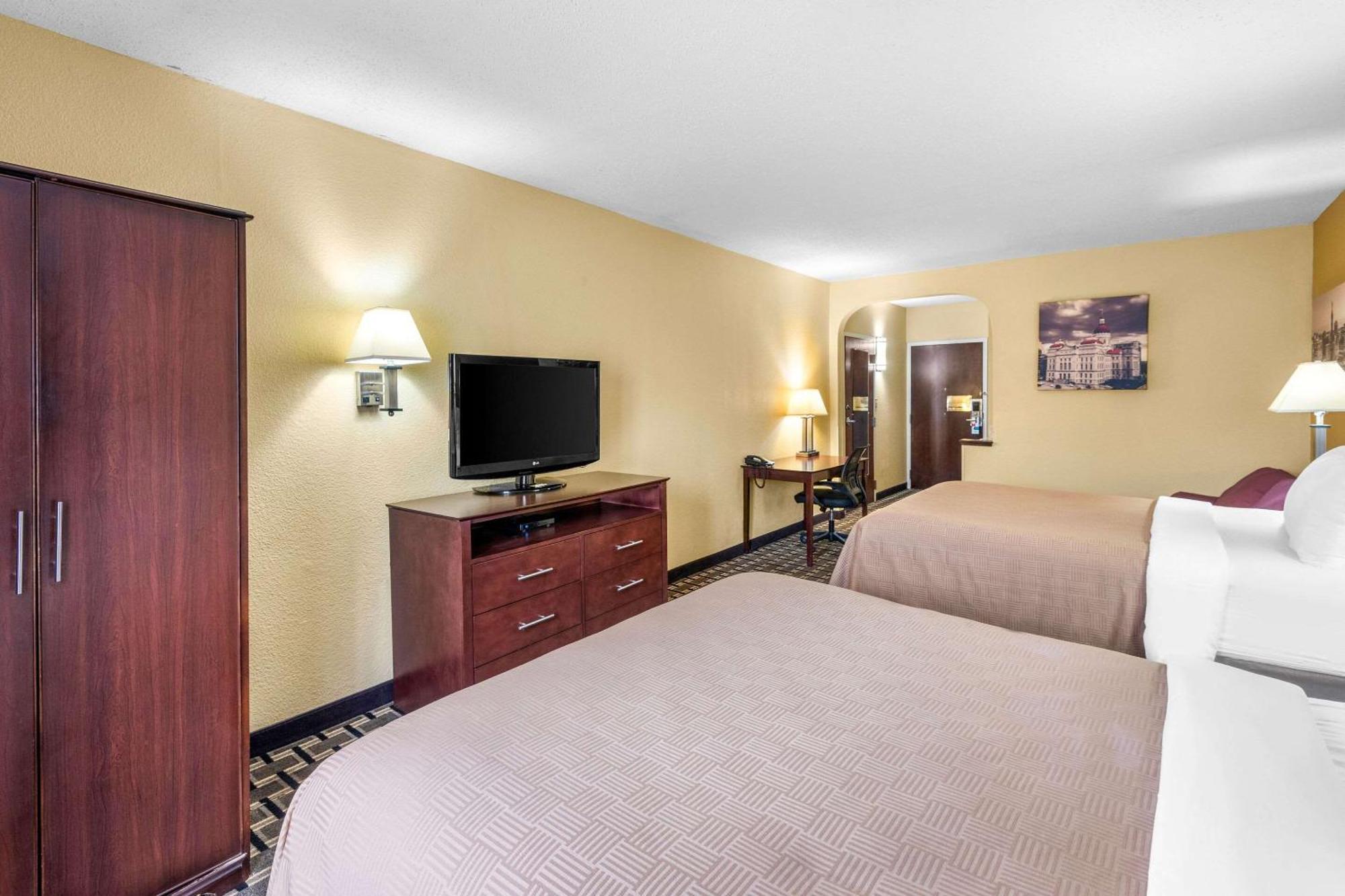 Clarion Inn & Suites Northwest Indianapolis Eksteriør billede