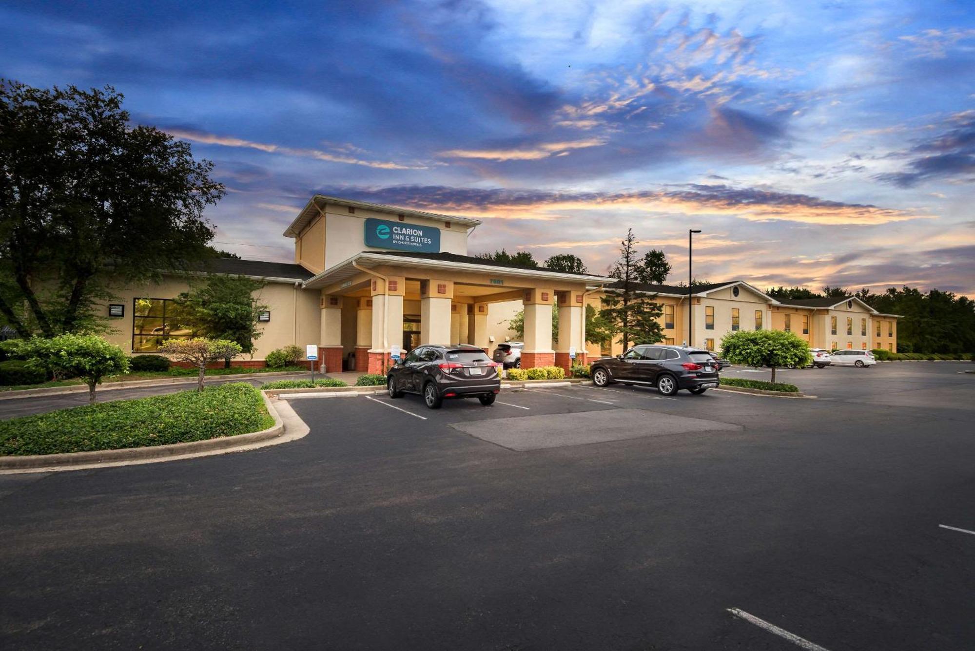 Clarion Inn & Suites Northwest Indianapolis Eksteriør billede