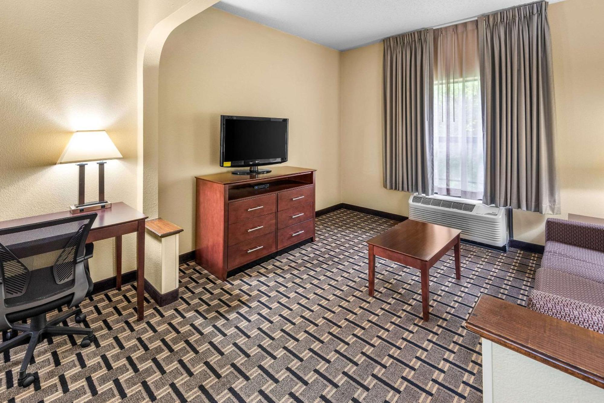 Clarion Inn & Suites Northwest Indianapolis Eksteriør billede