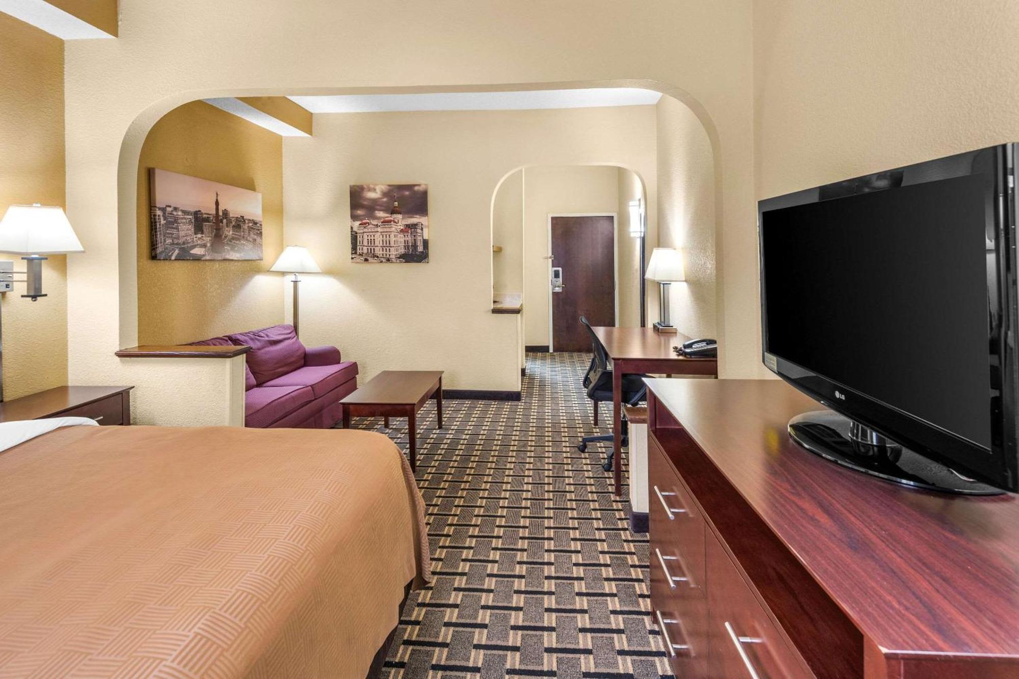 Clarion Inn & Suites Northwest Indianapolis Eksteriør billede