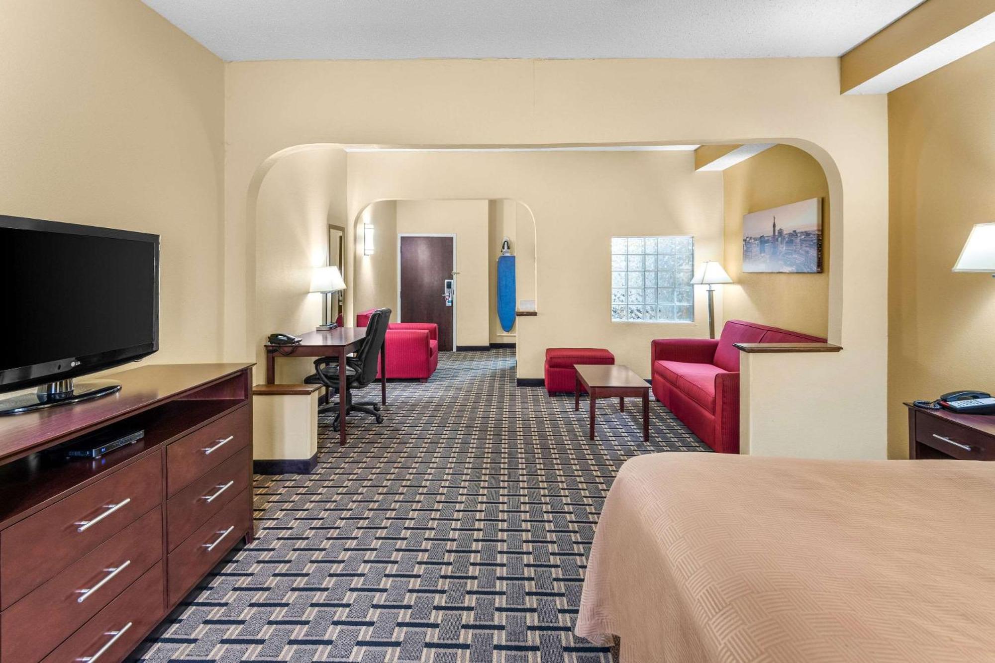 Clarion Inn & Suites Northwest Indianapolis Eksteriør billede