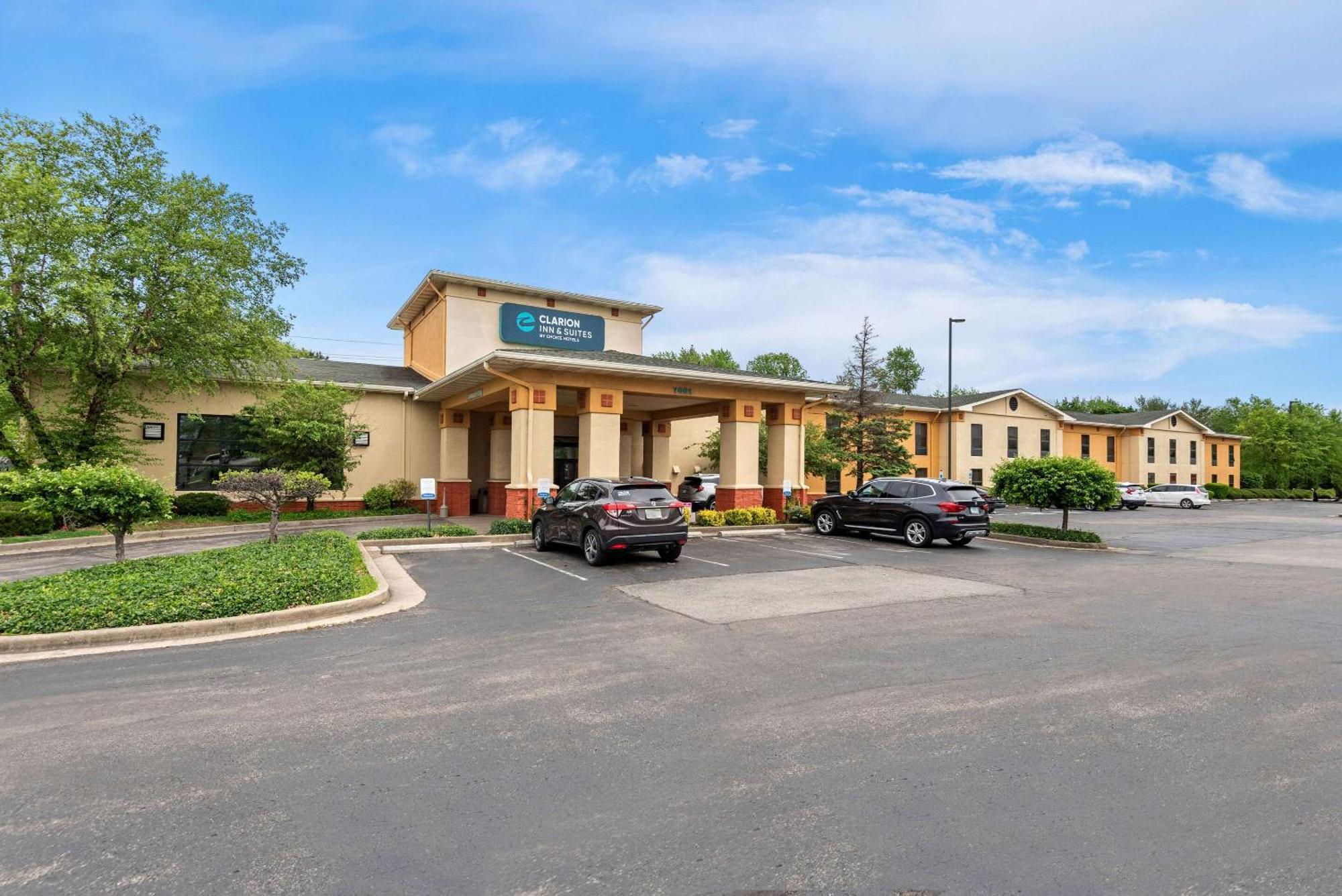 Clarion Inn & Suites Northwest Indianapolis Eksteriør billede