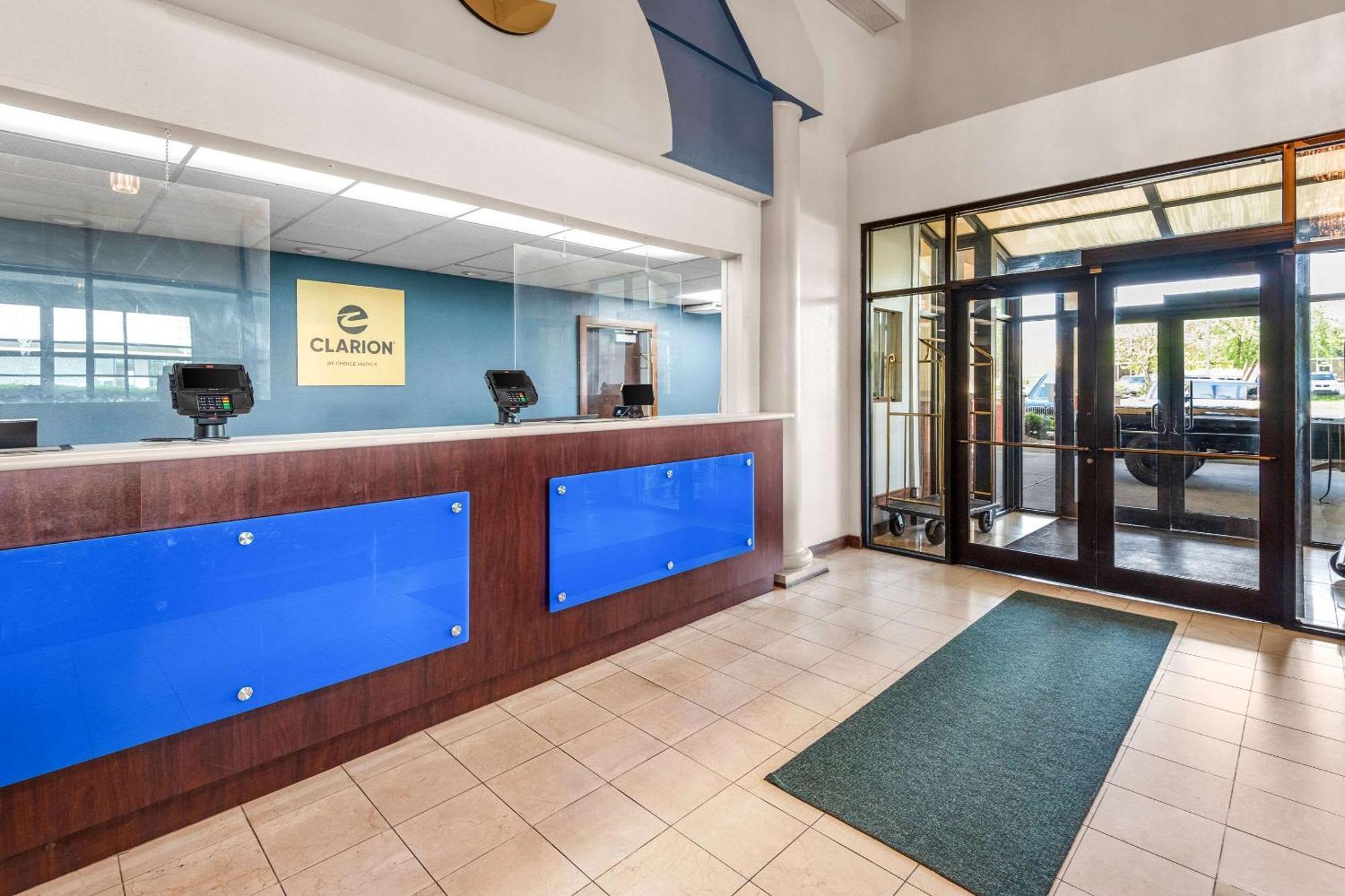 Clarion Inn & Suites Northwest Indianapolis Eksteriør billede