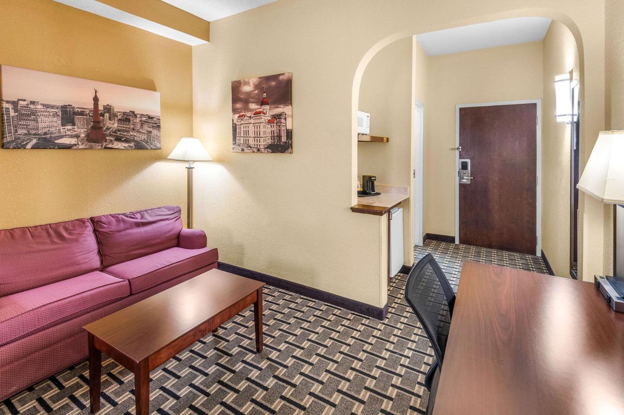 Clarion Inn & Suites Northwest Indianapolis Eksteriør billede